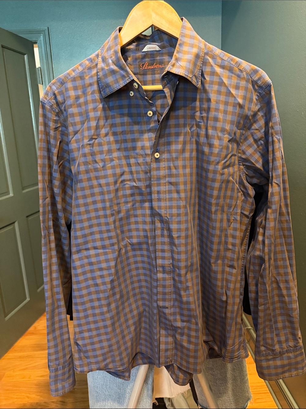 Men’s dress shirt